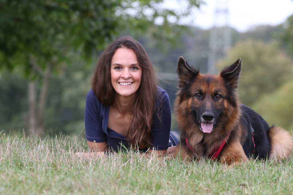 Frauchen und Schäferhündin